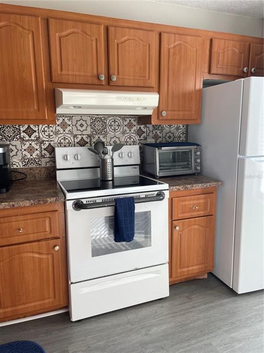 For Rent: $2,200 (2 beds, 2 baths, 890 Square Feet)