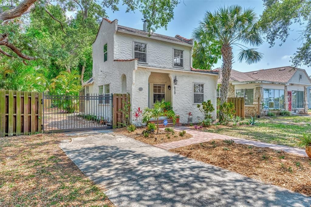 Recently Sold: $350,000 (2 beds, 2 baths, 866 Square Feet)