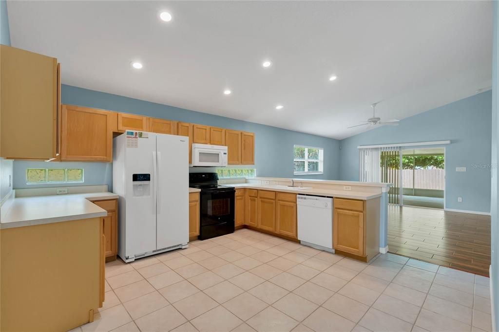 Active With Contract: $2,449 (4 beds, 2 baths, 1936 Square Feet)