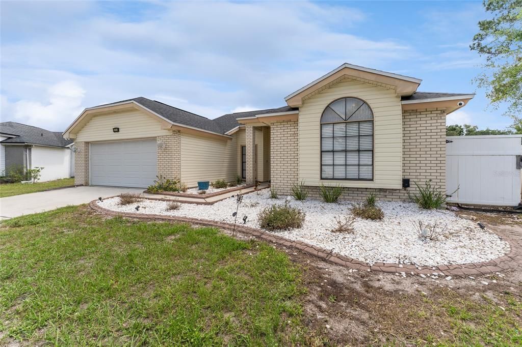 Active With Contract: $439,900 (4 beds, 2 baths, 1754 Square Feet)