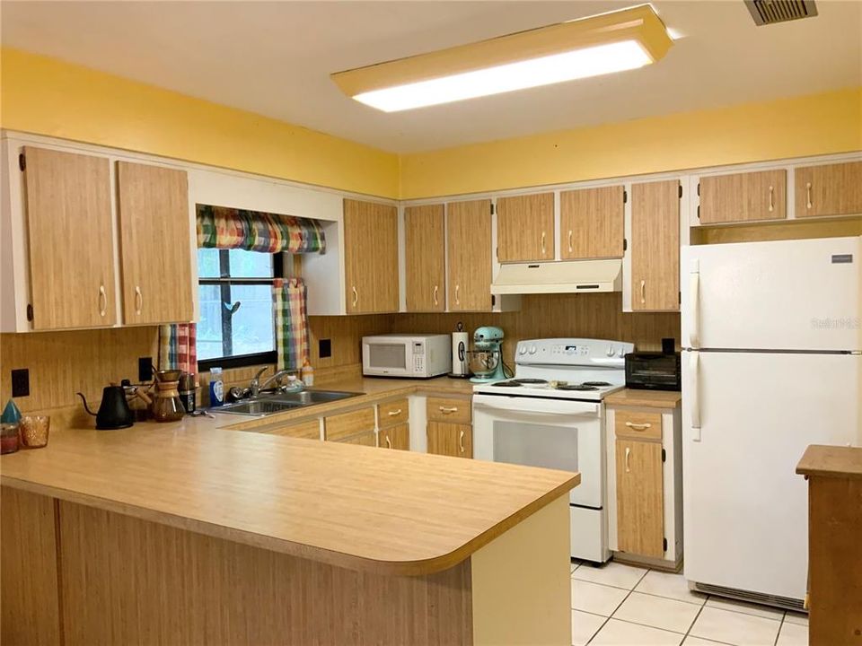 Active With Contract: $279,900 (4 beds, 2 baths, 1580 Square Feet)