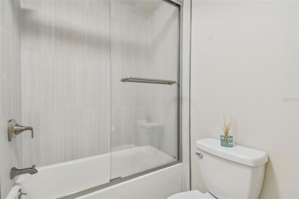 Active With Contract: $199,000 (2 beds, 2 baths, 960 Square Feet)