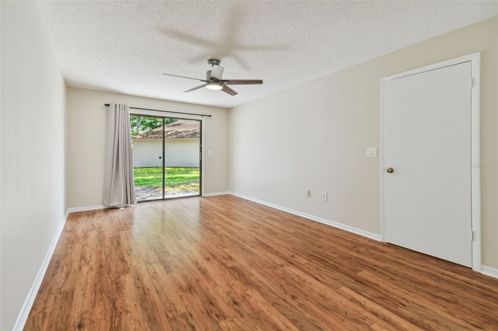 Active With Contract: $199,000 (2 beds, 2 baths, 960 Square Feet)