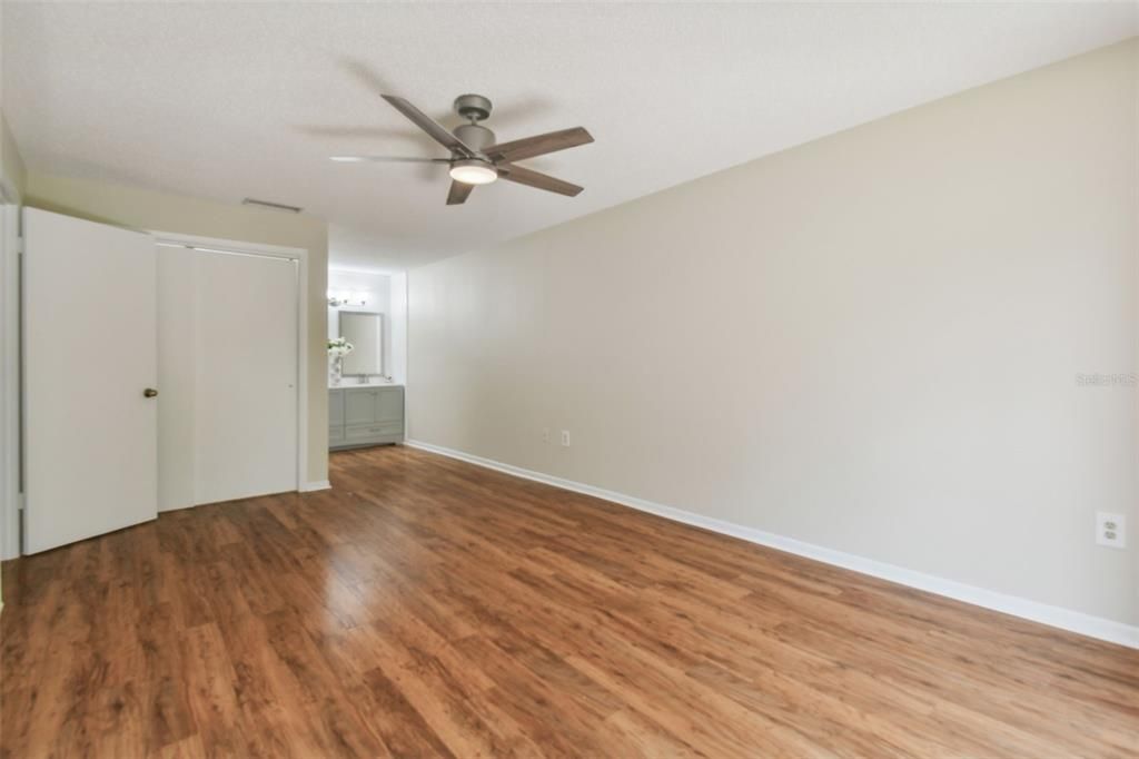 For Sale: $199,000 (2 beds, 2 baths, 960 Square Feet)