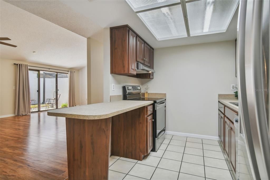 For Sale: $199,000 (2 beds, 2 baths, 960 Square Feet)