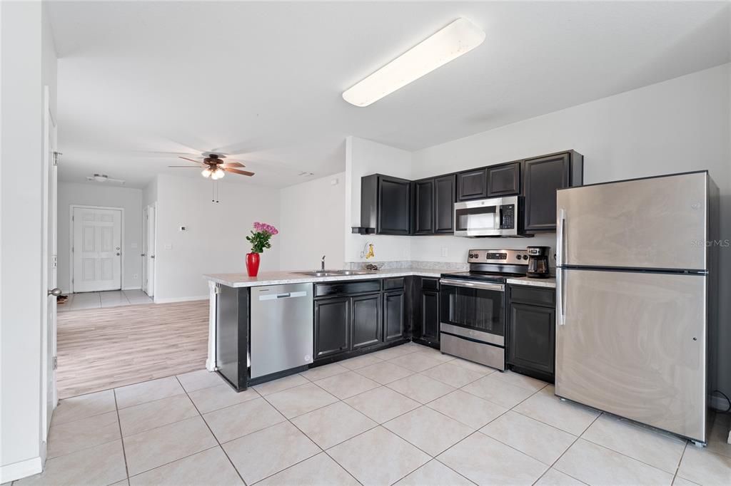For Sale: $325,000 (3 beds, 2 baths, 1321 Square Feet)