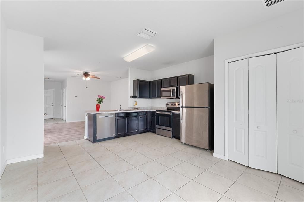 For Sale: $325,000 (3 beds, 2 baths, 1321 Square Feet)