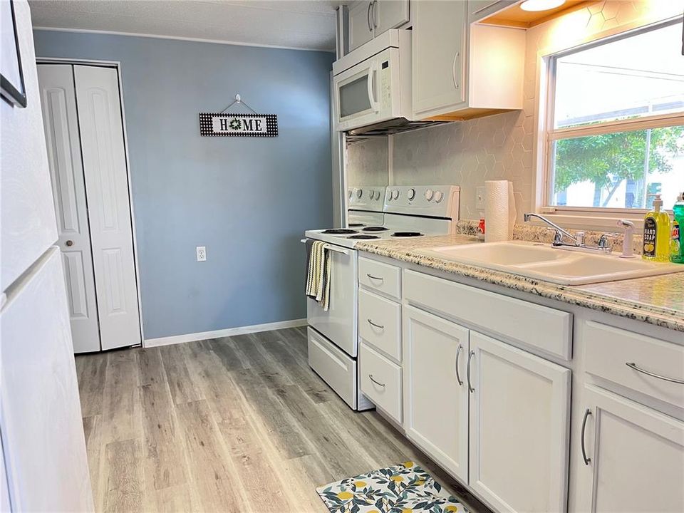 For Sale: $119,000 (2 beds, 2 baths, 960 Square Feet)