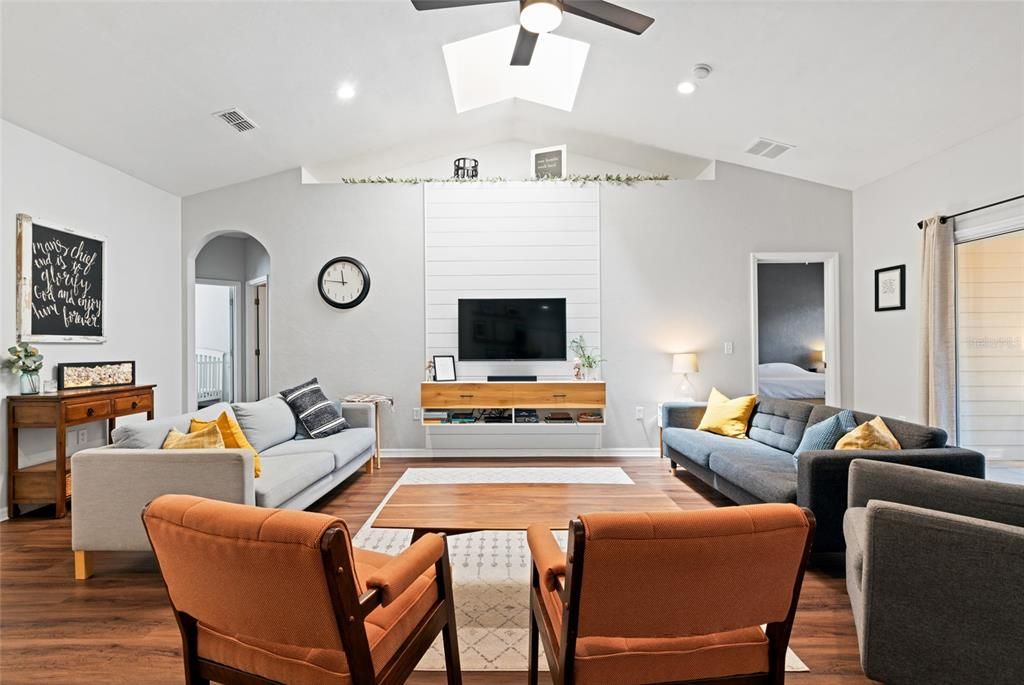 Active With Contract: $375,000 (3 beds, 2 baths, 1759 Square Feet)