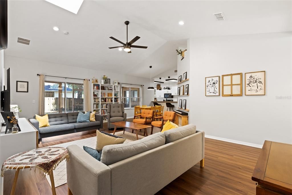 Active With Contract: $375,000 (3 beds, 2 baths, 1759 Square Feet)