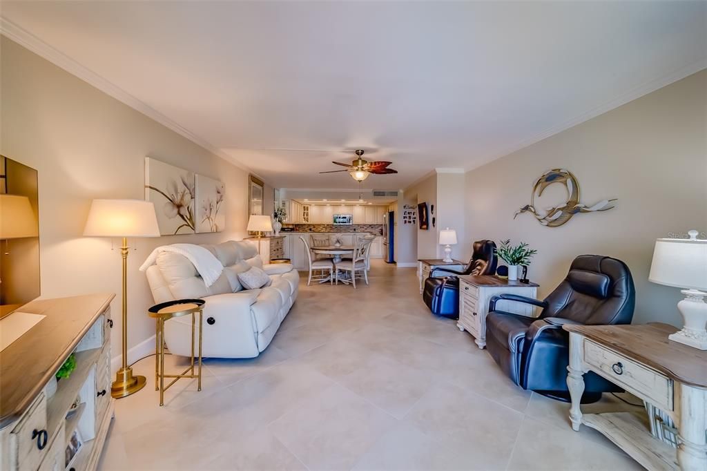 For Sale: $699,900 (2 beds, 2 baths, 1325 Square Feet)