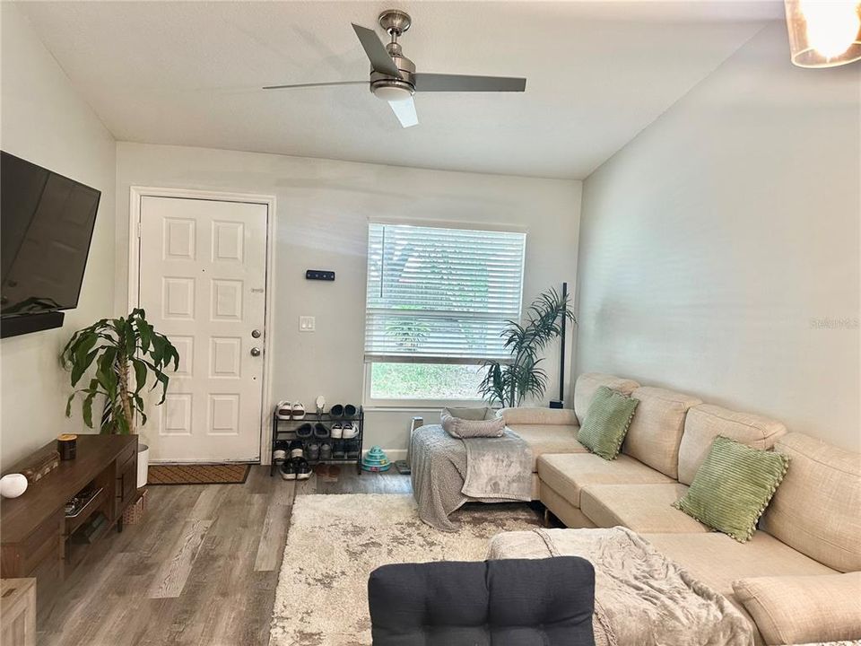 For Rent: $1,800 (2 beds, 2 baths, 837 Square Feet)
