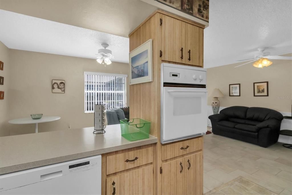 For Sale: $109,400 (1 beds, 1 baths, 672 Square Feet)