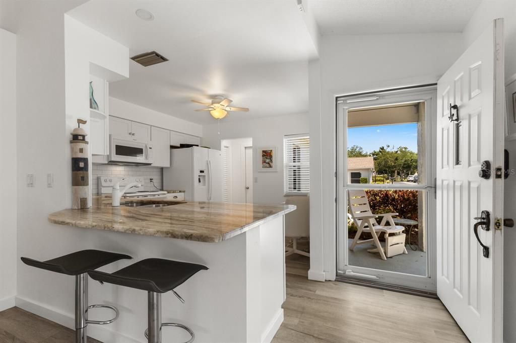 Active With Contract: $340,000 (2 beds, 2 baths, 1124 Square Feet)