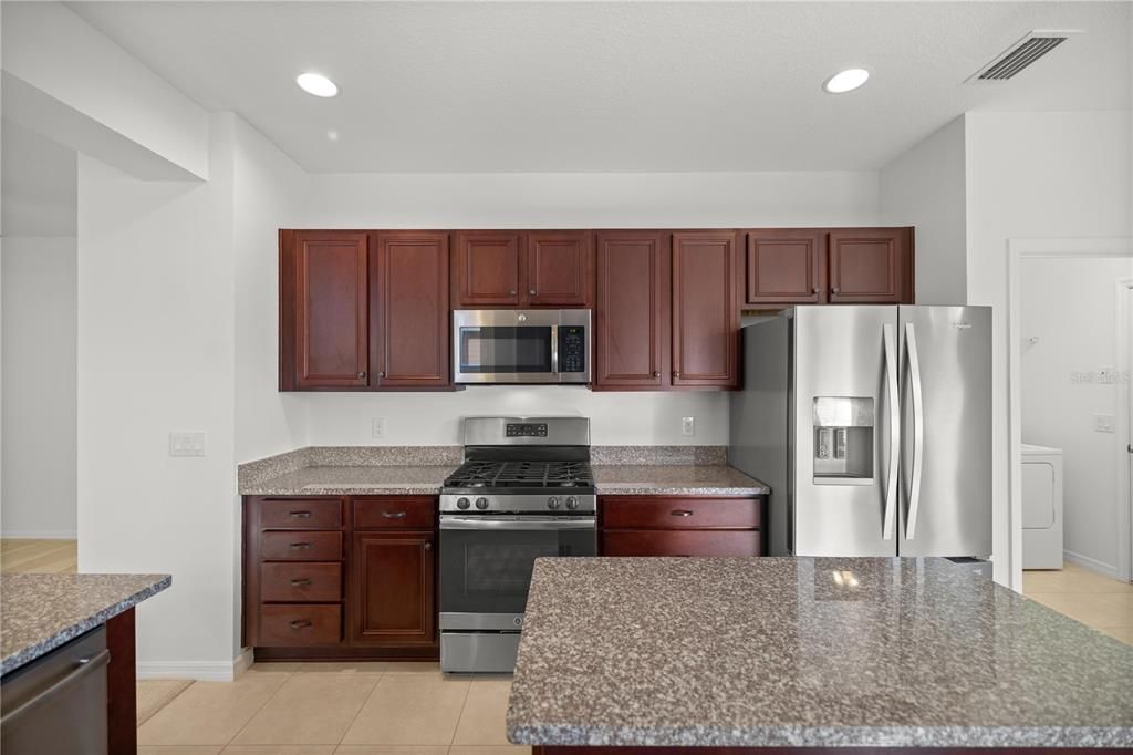 For Sale: $354,900 (2 beds, 2 baths, 1666 Square Feet)