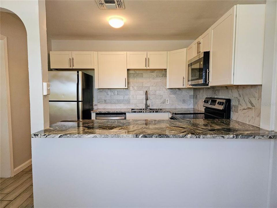 For Rent: $2,200 (2 beds, 1 baths, 928 Square Feet)