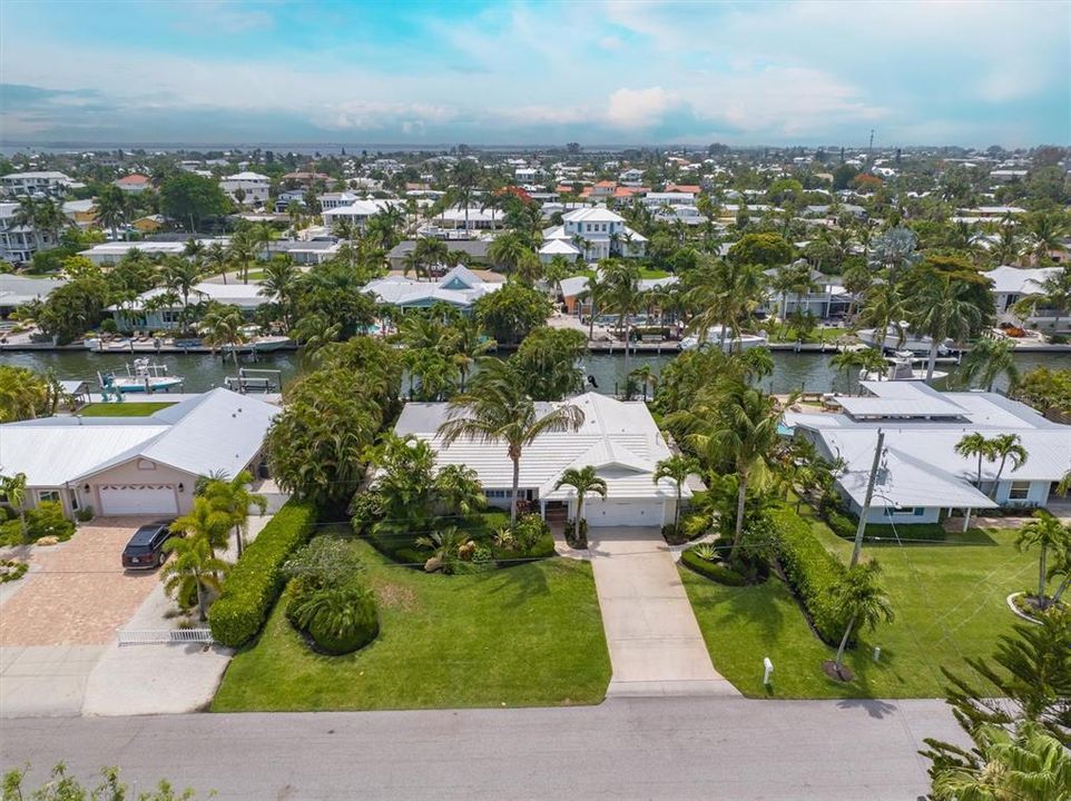 Active With Contract: $1,899,999 (3 beds, 2 baths, 2337 Square Feet)