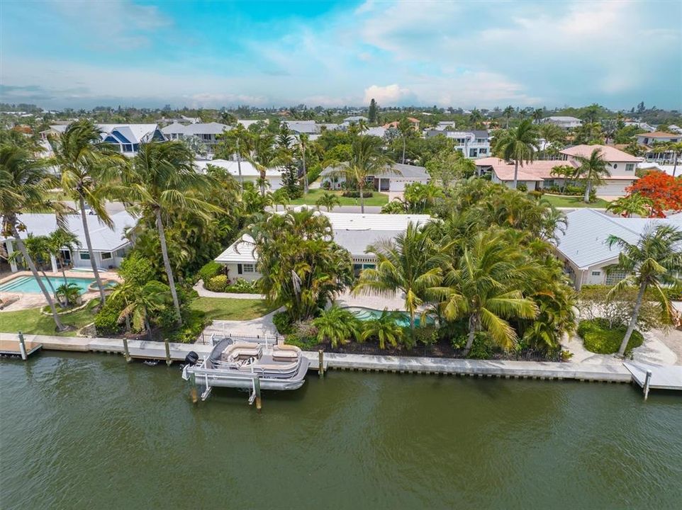 Active With Contract: $1,899,999 (3 beds, 2 baths, 2337 Square Feet)