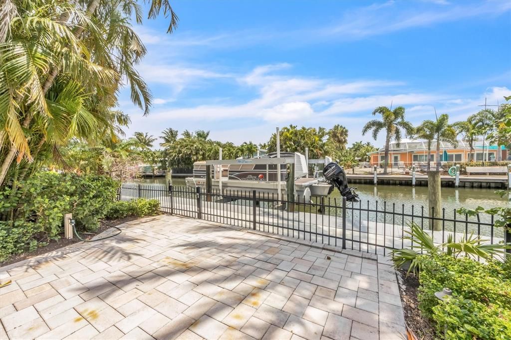 Active With Contract: $1,899,999 (3 beds, 2 baths, 2337 Square Feet)