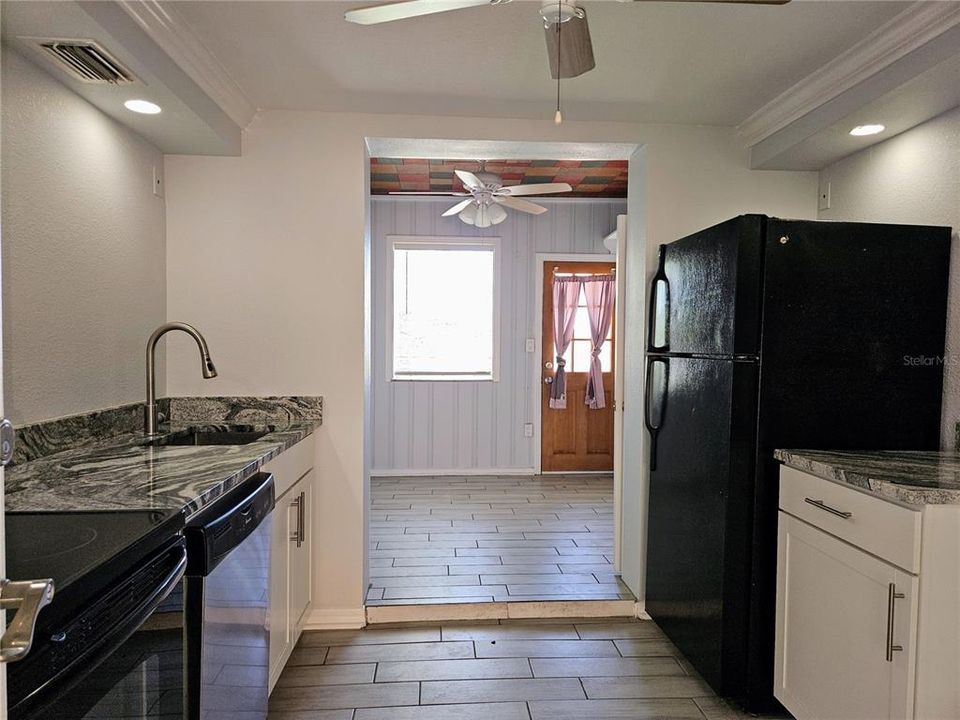 For Rent: $1,300 (1 beds, 1 baths, 508 Square Feet)