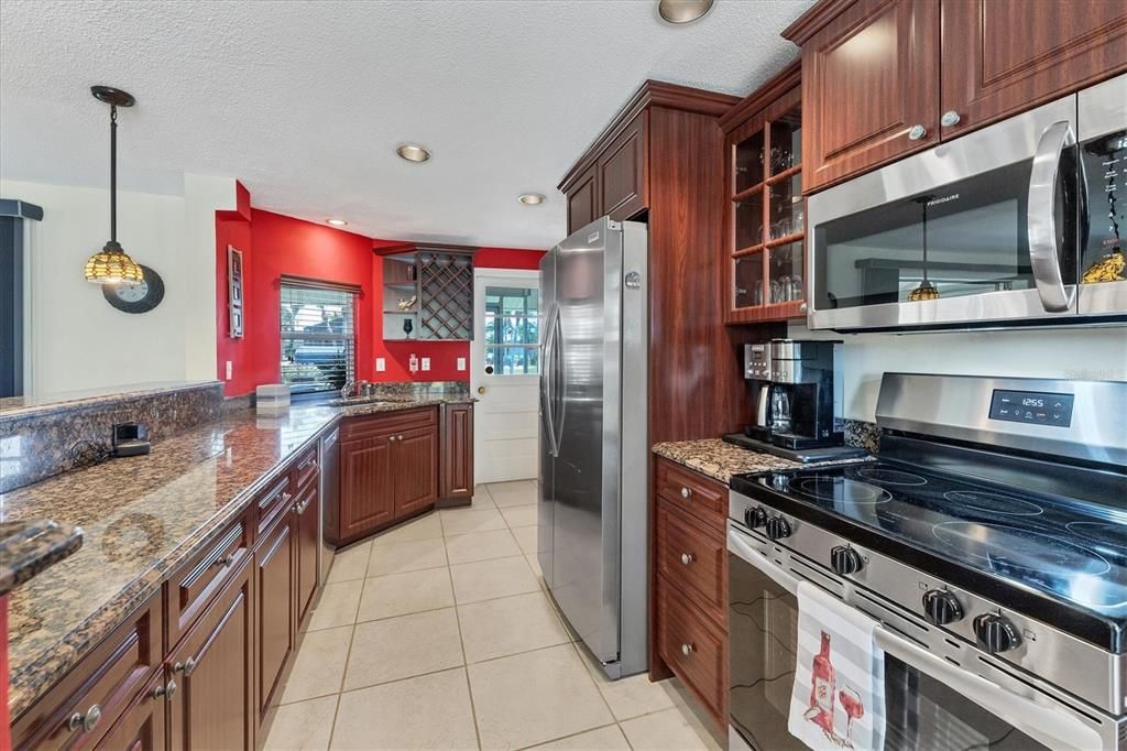You will love this updated kitchen & appliances