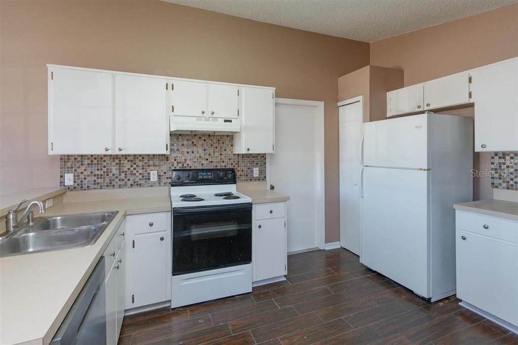 Recently Rented: $1,997 (3 beds, 2 baths, 1241 Square Feet)