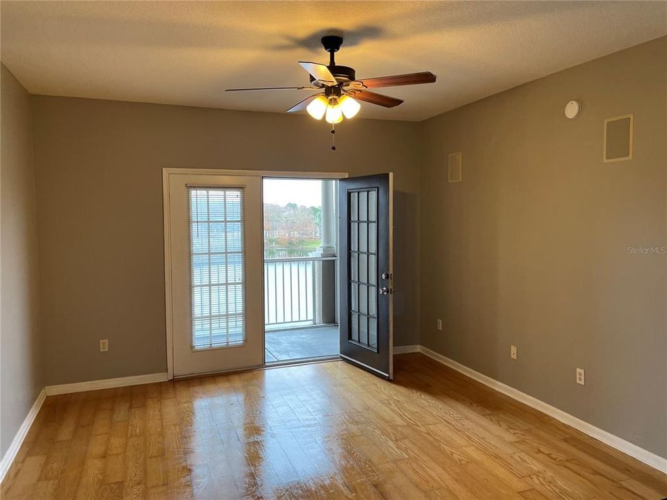 For Sale: $237,500 (2 beds, 2 baths, 1041 Square Feet)