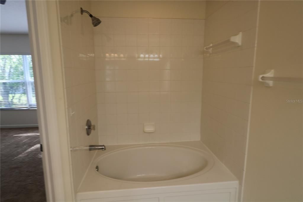 Active With Contract: $2,000 (3 beds, 2 baths, 1644 Square Feet)