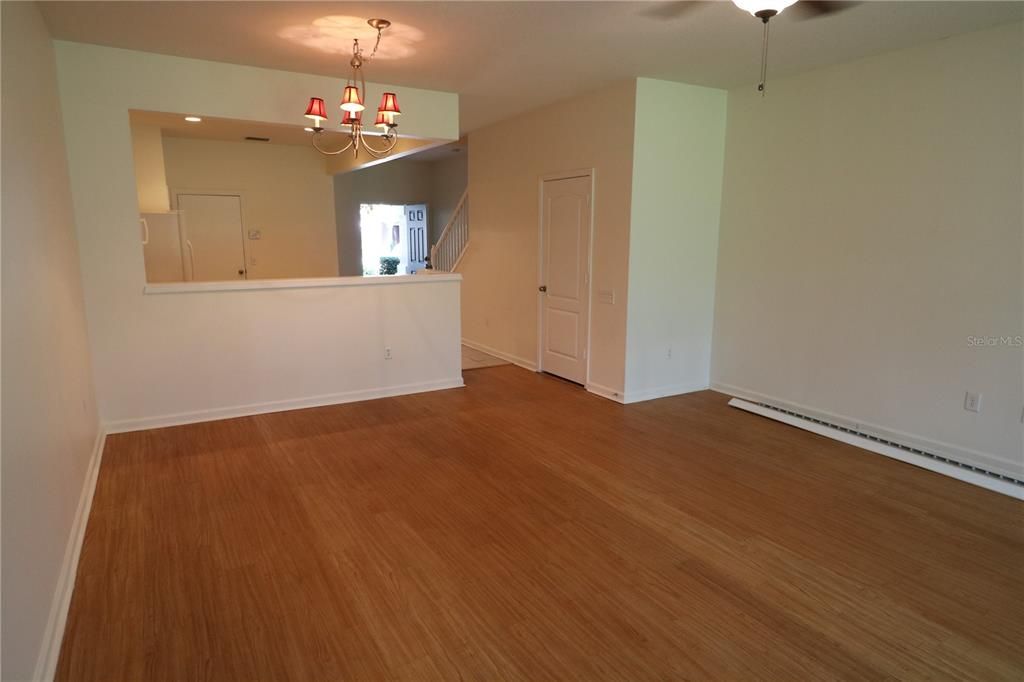 Active With Contract: $2,000 (3 beds, 2 baths, 1644 Square Feet)