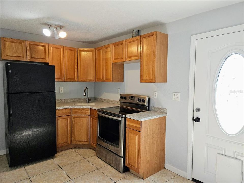 For Rent: $1,300 (2 beds, 1 baths, 520 Square Feet)