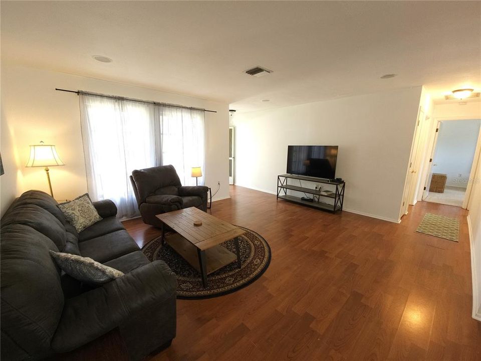 Recently Rented: $1,775 (3 beds, 2 baths, 1303 Square Feet)