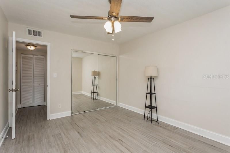 For Sale: $195,000 (1 beds, 1 baths, 667 Square Feet)
