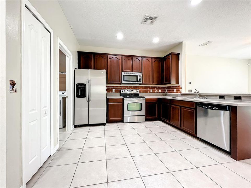 For Rent: $2,550 (3 beds, 2 baths, 1630 Square Feet)