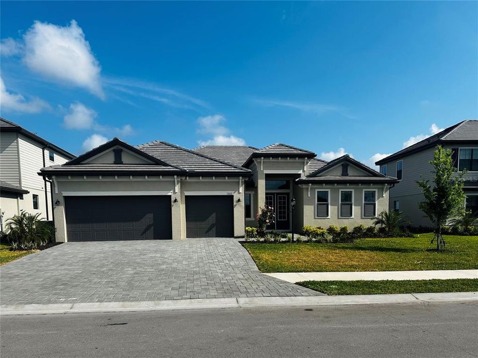 Recently Sold: $854,332 (3 beds, 3 baths, 2650 Square Feet)