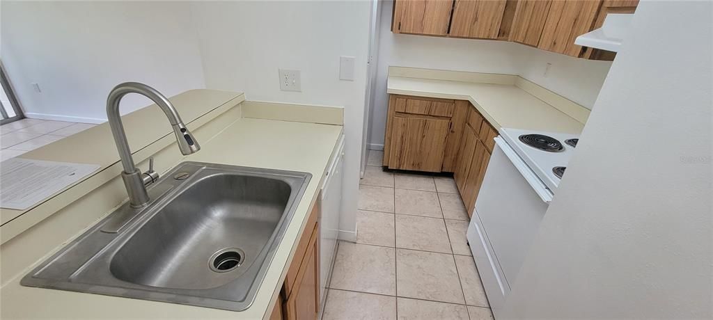 For Rent: $1,500 (2 beds, 2 baths, 897 Square Feet)