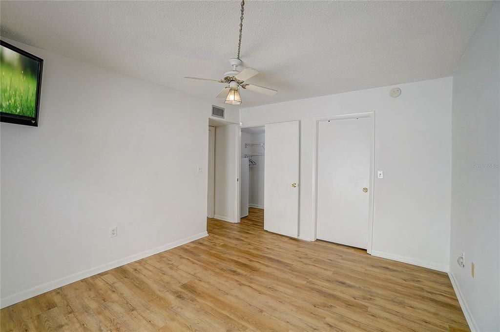For Sale: $225,000 (2 beds, 1 baths, 1085 Square Feet)