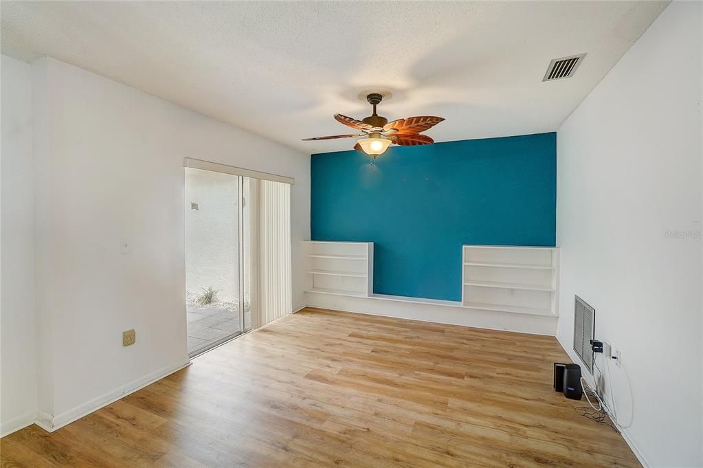 For Sale: $225,000 (2 beds, 1 baths, 1085 Square Feet)