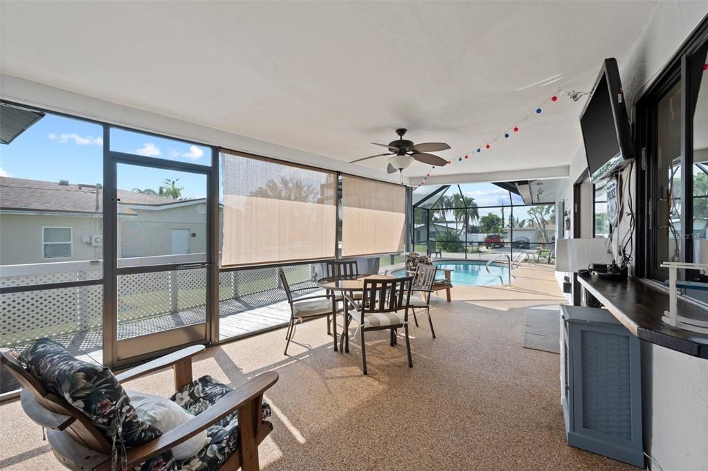 Active With Contract: $364,990 (3 beds, 2 baths, 1553 Square Feet)