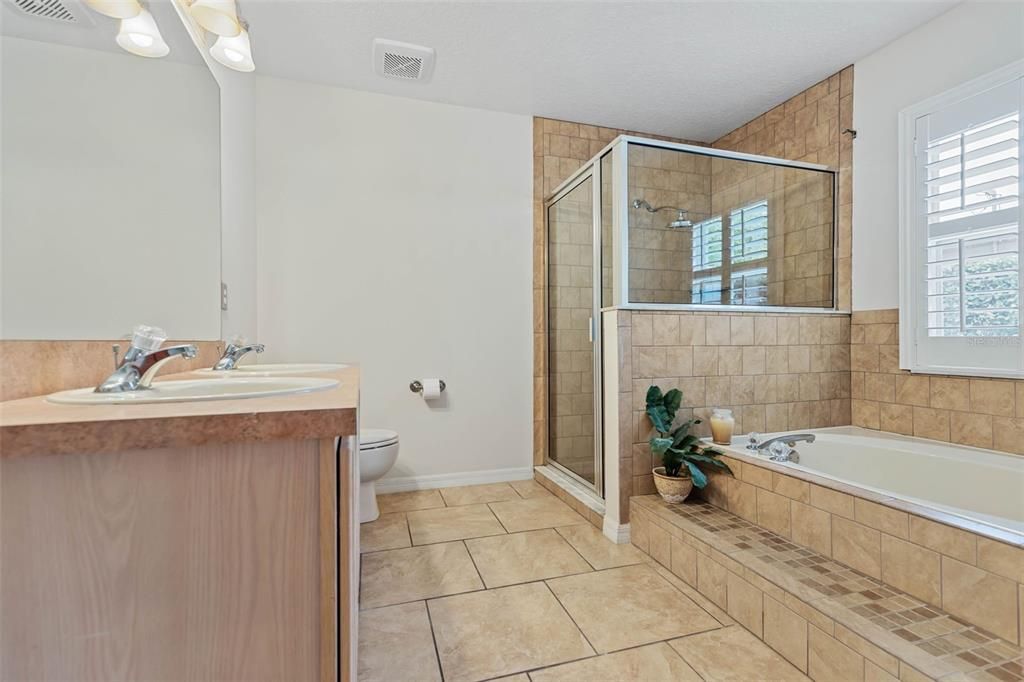 Active With Contract: $318,000 (3 beds, 2 baths, 1781 Square Feet)