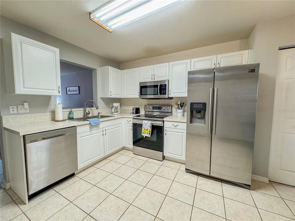 Recently Sold: $230,000 (2 beds, 2 baths, 1142 Square Feet)