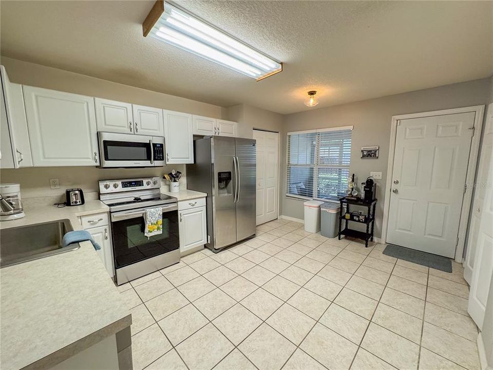 Recently Sold: $230,000 (2 beds, 2 baths, 1142 Square Feet)