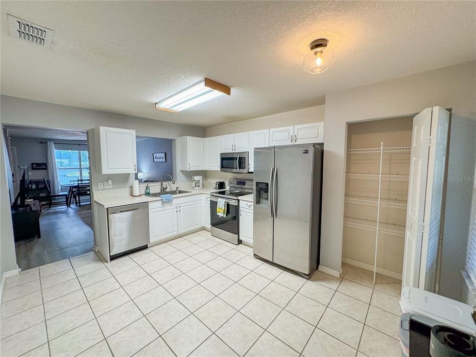 Recently Sold: $230,000 (2 beds, 2 baths, 1142 Square Feet)