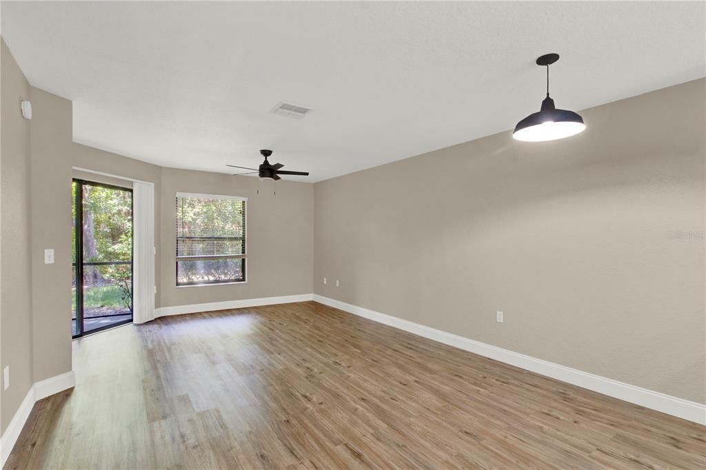 Active With Contract: $329,000 (2 beds, 2 baths, 1014 Square Feet)