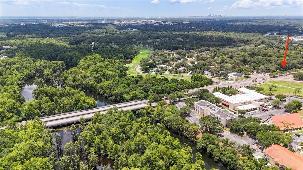 A seven-minute walk to the center of Florida College and a ten-minute walk to the Temple Terrace Golf & Country Club