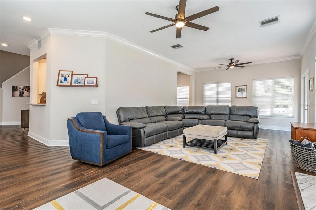 Active With Contract: $799,900 (3 beds, 2 baths, 2458 Square Feet)