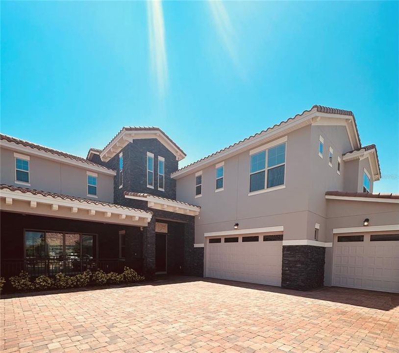 Recently Sold: $1,600,000 (5 beds, 5 baths, 4532 Square Feet)