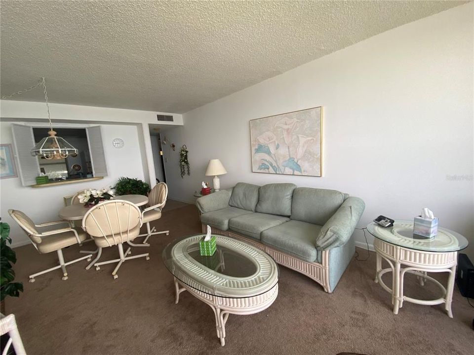 For Sale: $279,000 (1 beds, 1 baths, 720 Square Feet)