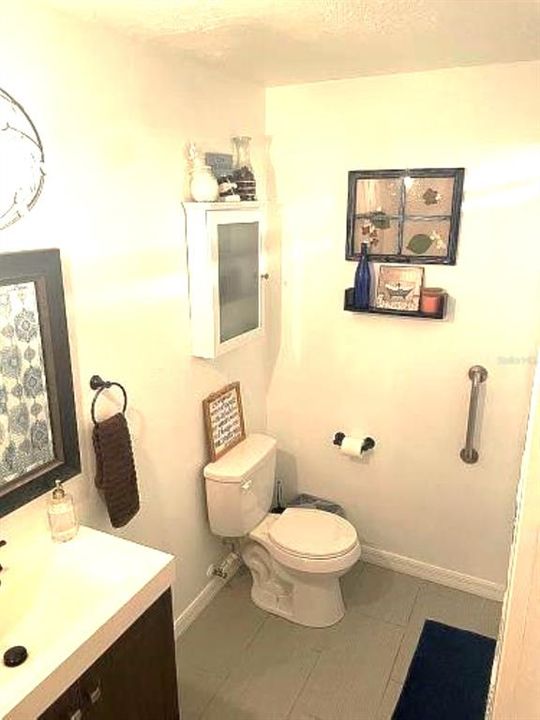 MAIN BATHROOM