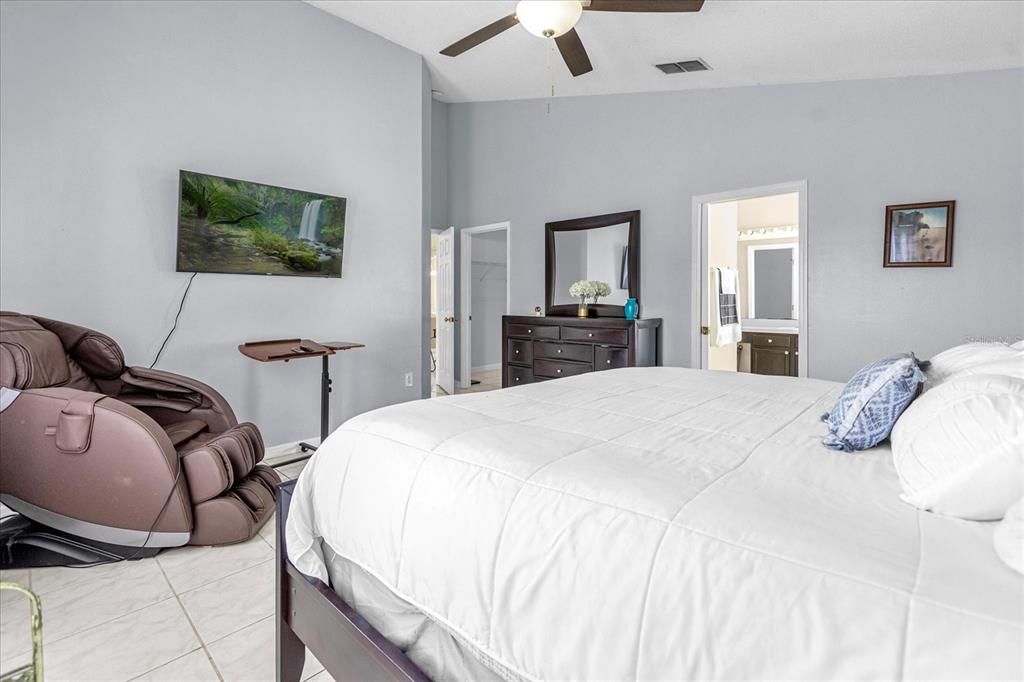 Active With Contract: $410,000 (4 beds, 2 baths, 2023 Square Feet)