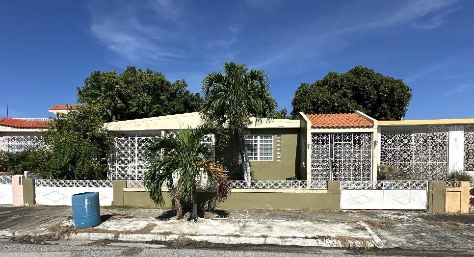 Recently Sold: $100,000 (3 beds, 3 baths, 1047 Square Feet)